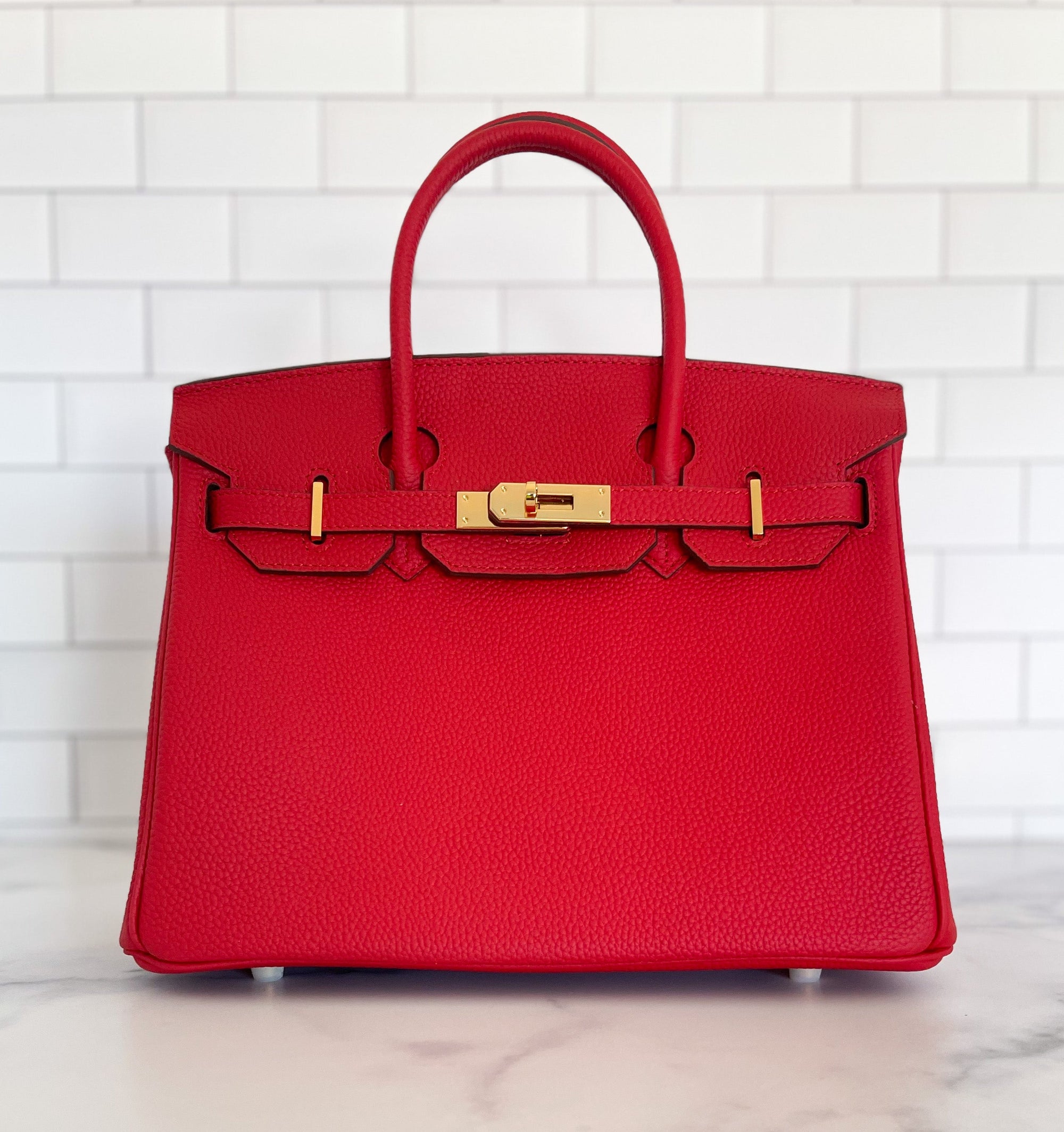 Elegant Leather Handbag The Perfect Accessory for Every Occasion