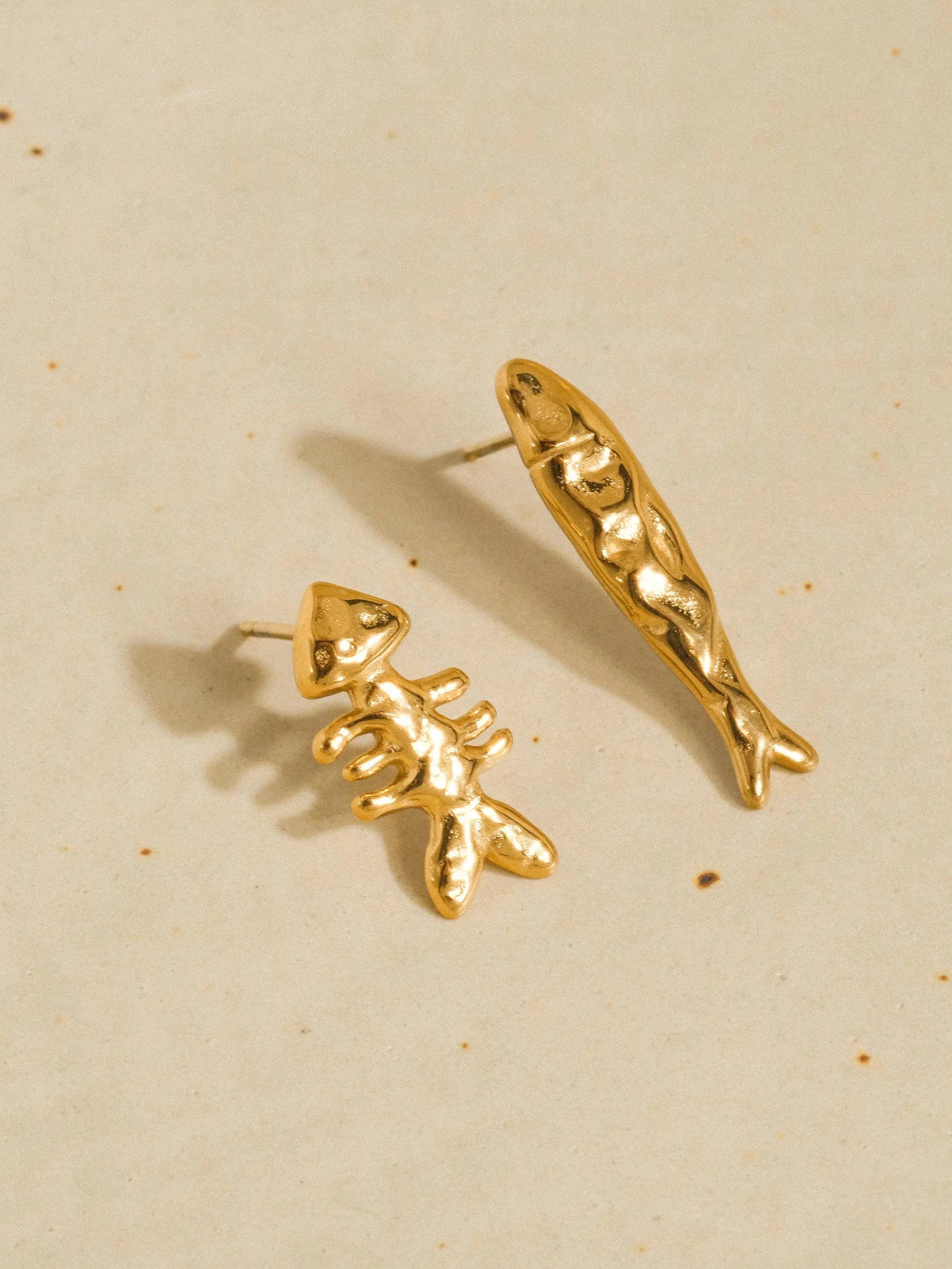 Selkie 18K Gold Non-Tarnish Mismatch Fish Stud Earrings Flânerie by MAIQ