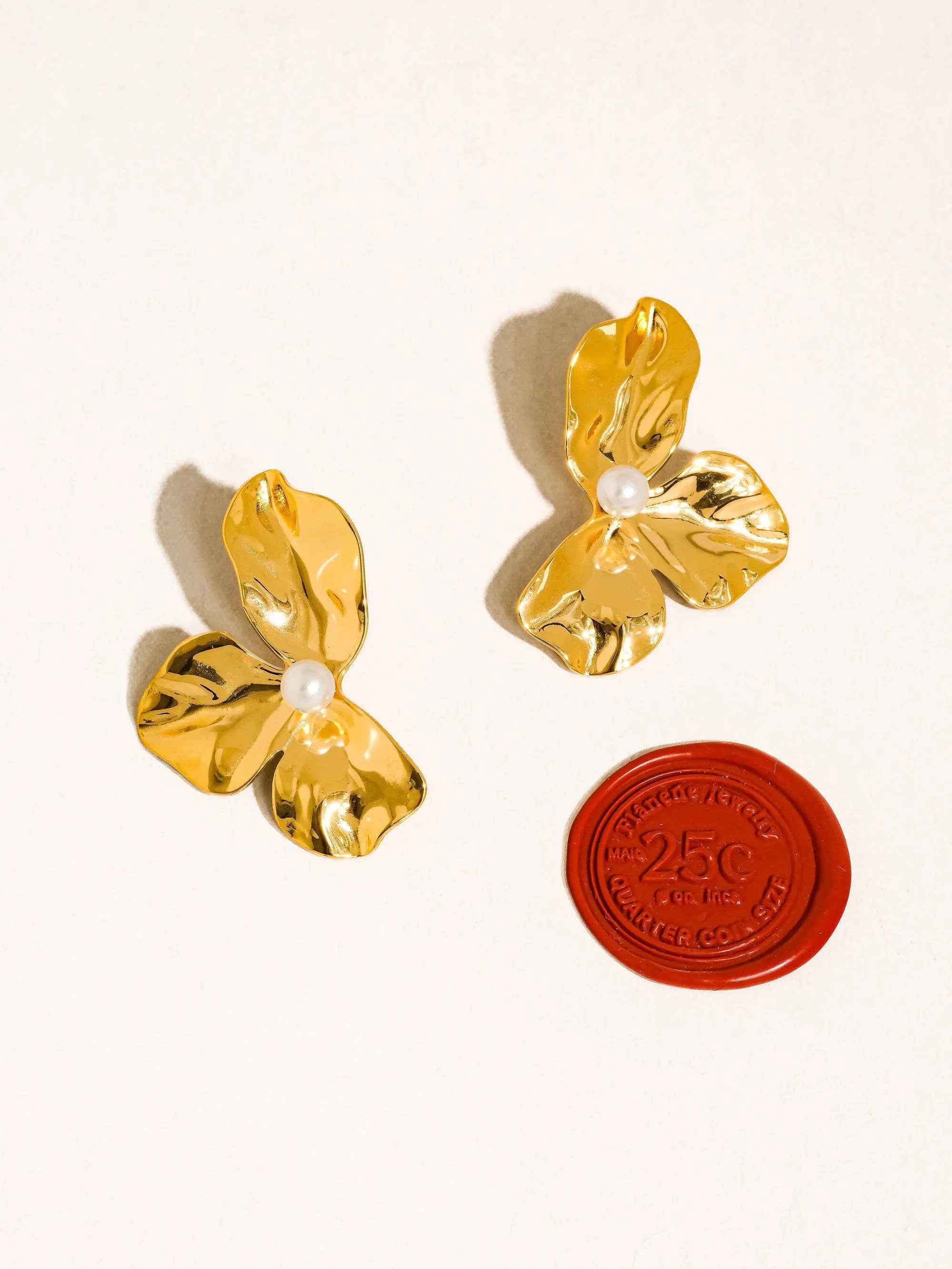 Vintessa 18K Gold Non-Tarnish Flower Shell Pearl Earrings Flânerie by MAIQ