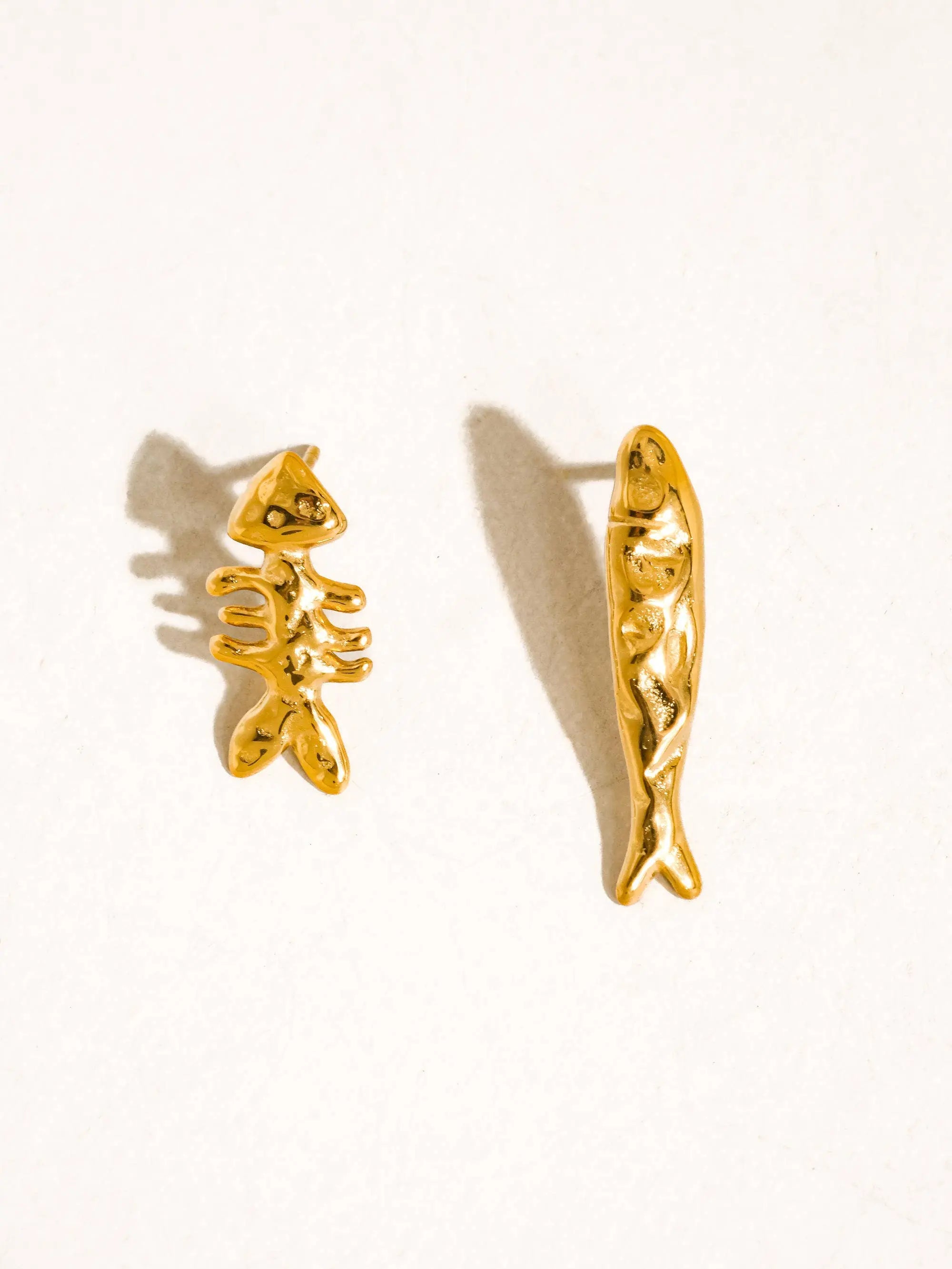Selkie 18K Gold Non-Tarnish Mismatch Fish Stud Earrings Flânerie by MAIQ