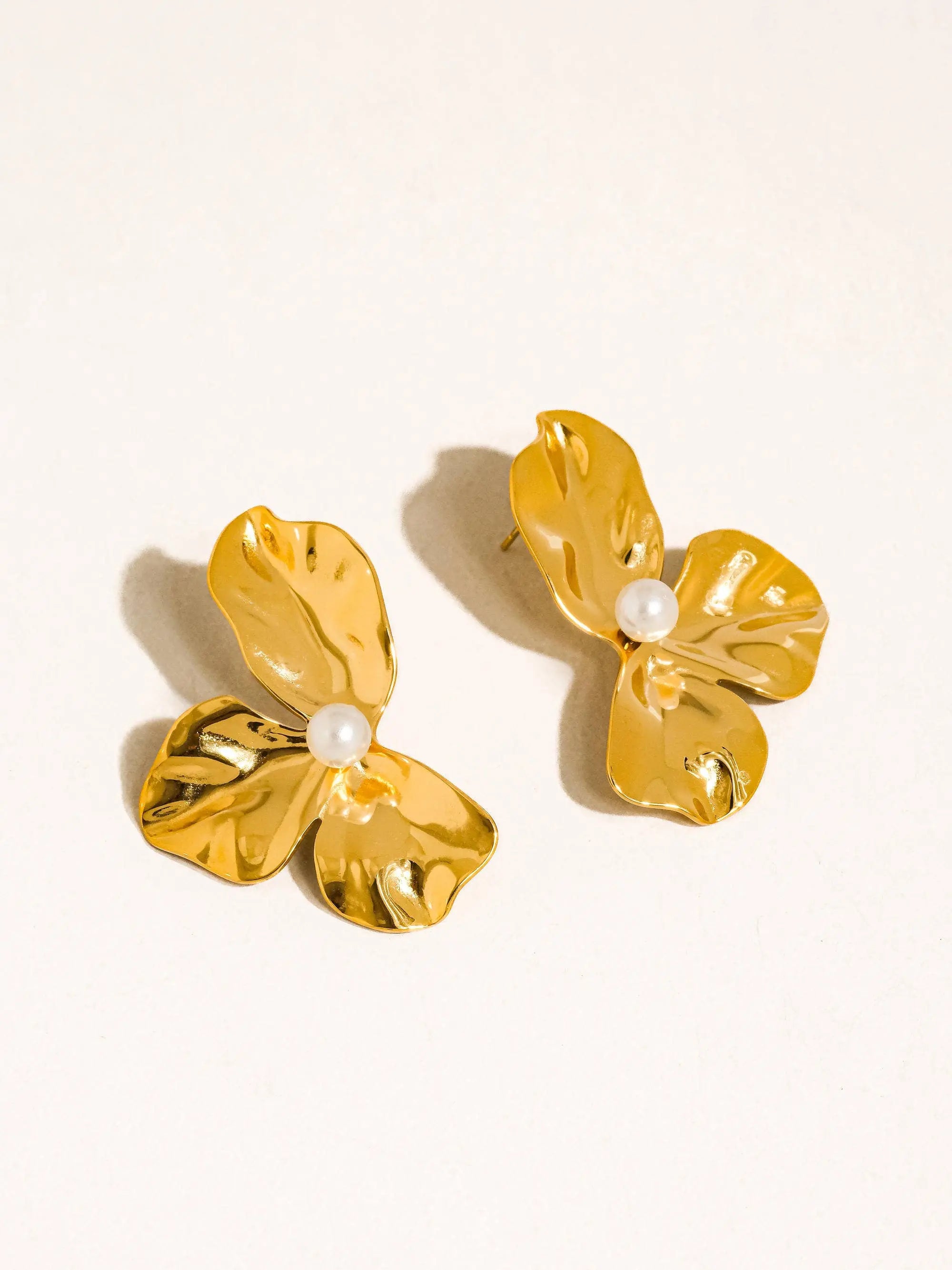 Vintessa 18K Gold Non-Tarnish Flower Shell Pearl Earrings Flânerie by MAIQ