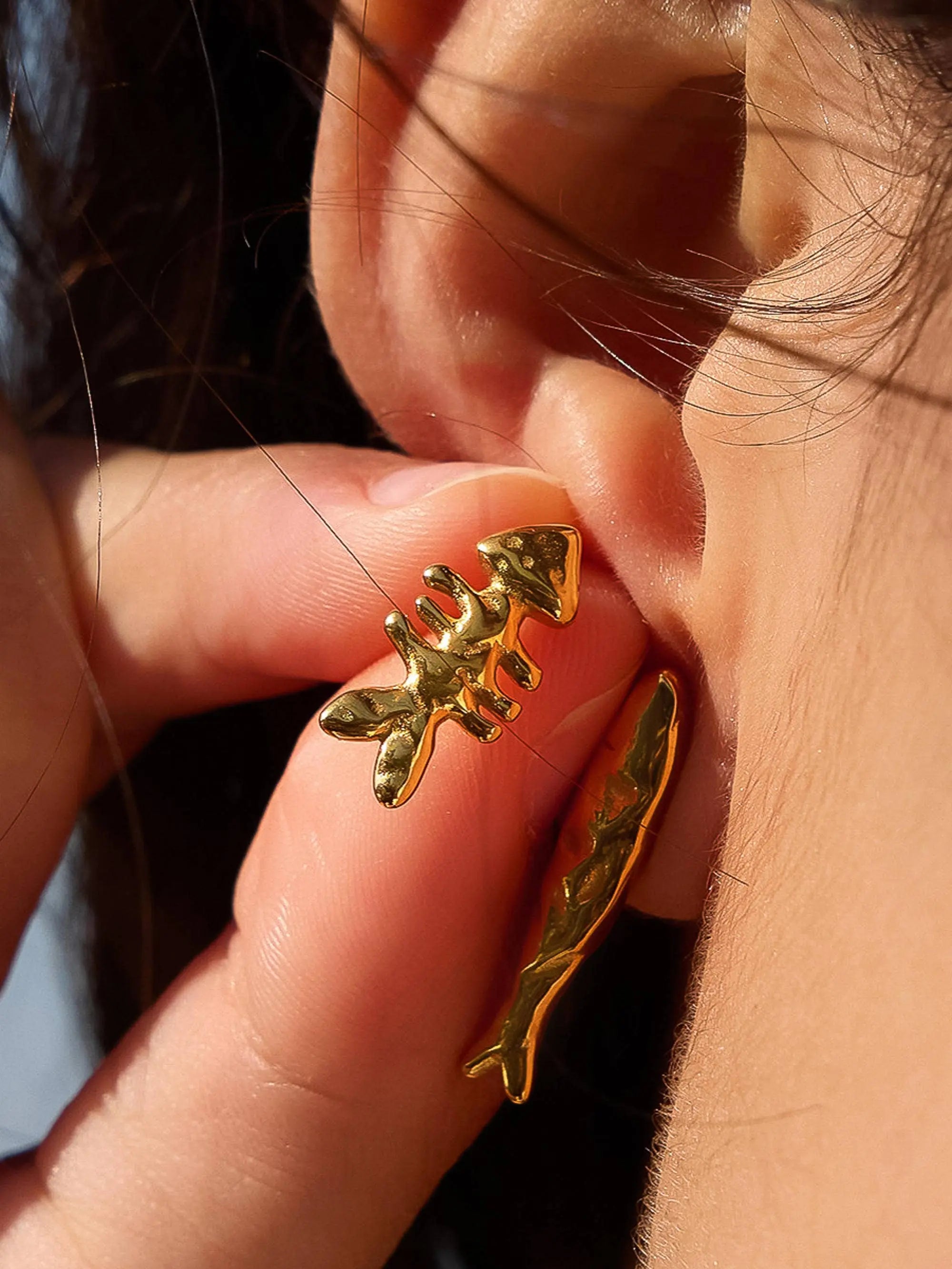 Selkie 18K Gold Non-Tarnish Mismatch Fish Stud Earrings Flânerie by MAIQ