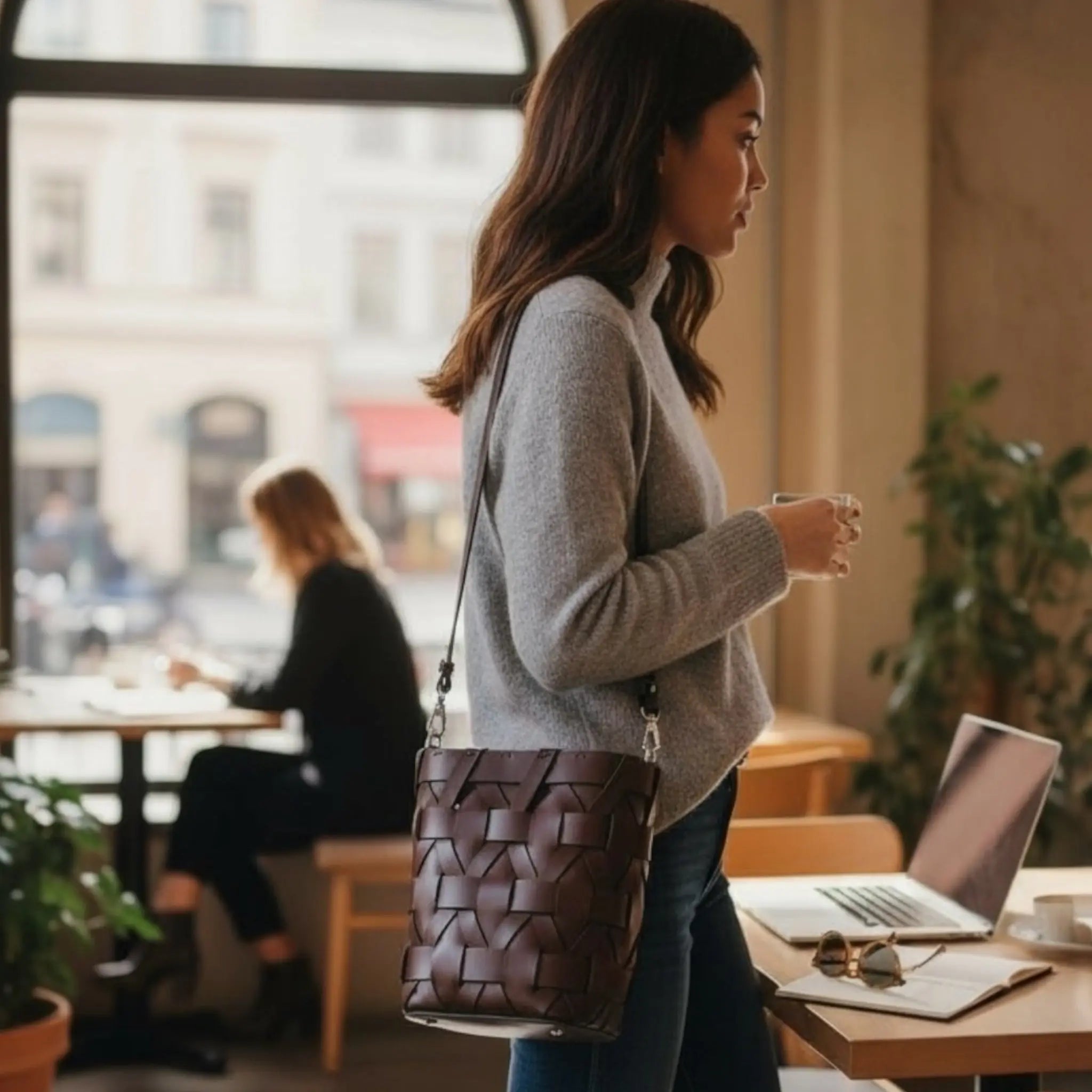 THE ZENOBIA BUCKET BAG thebagicon