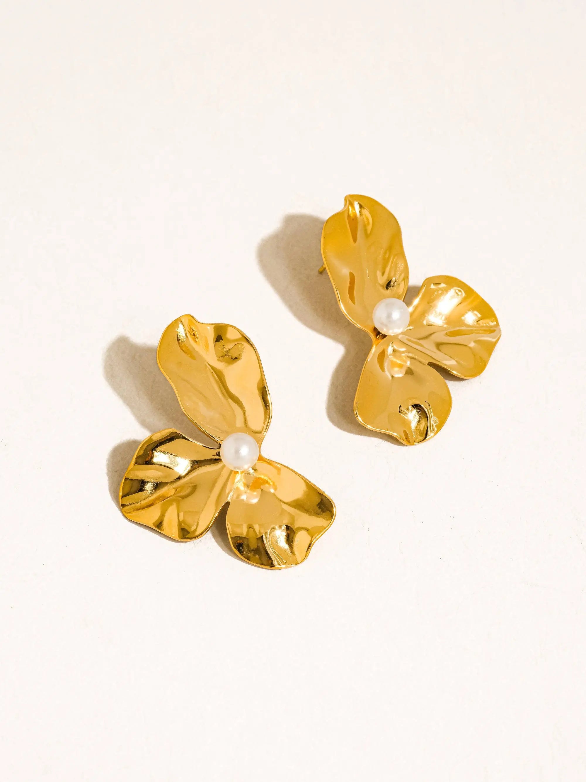 Vintessa 18K Gold Non-Tarnish Flower Shell Pearl Earrings Flânerie by MAIQ