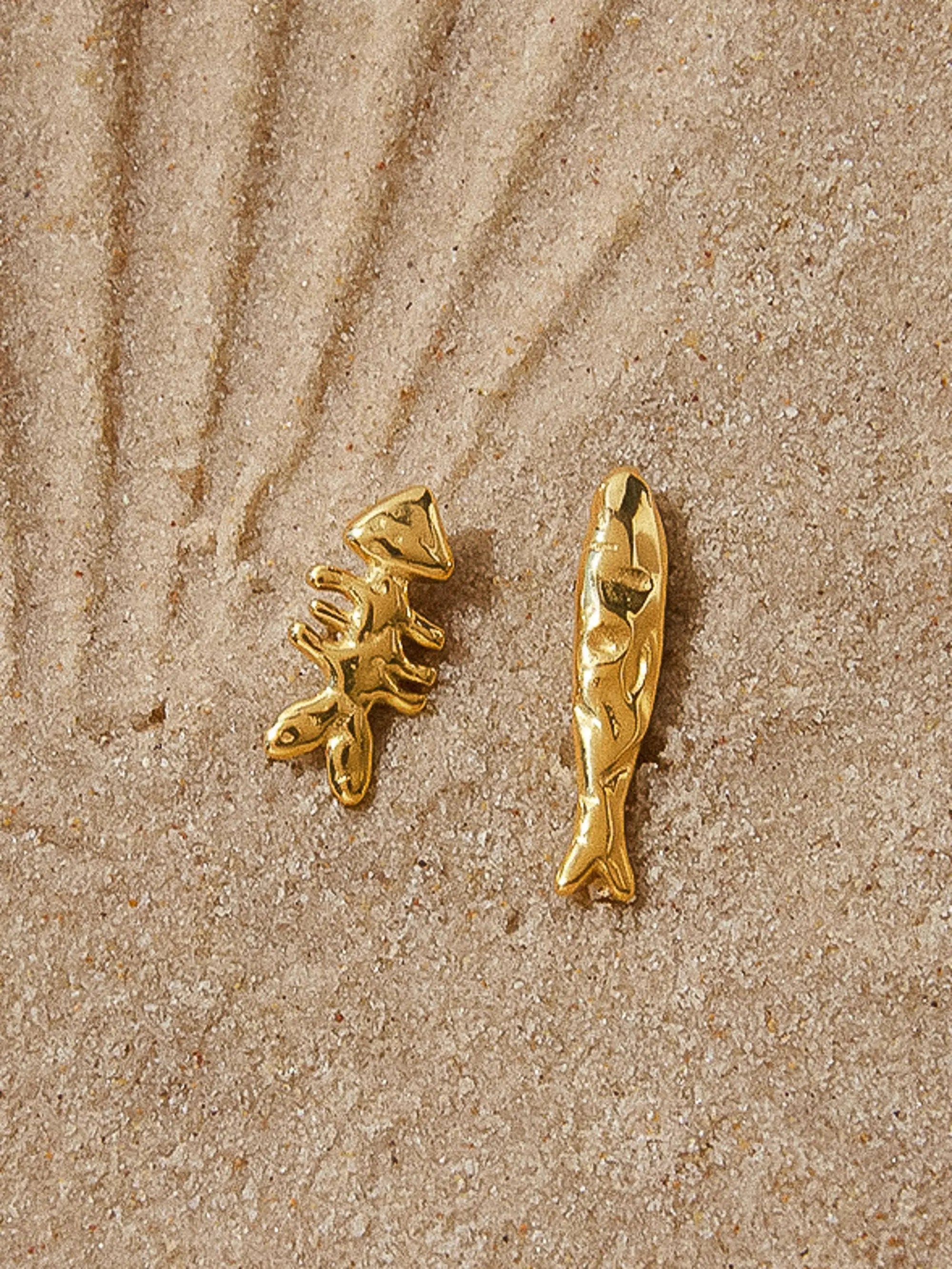 Selkie 18K Gold Non-Tarnish Mismatch Fish Stud Earrings Flânerie by MAIQ